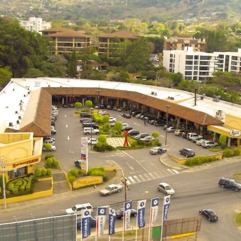 Centro comercial Los Laureles